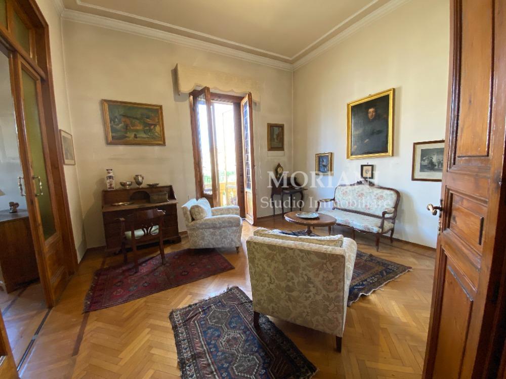 PIAZZA DELLA VITTORIA - SOGGIORNO CON BALCONE