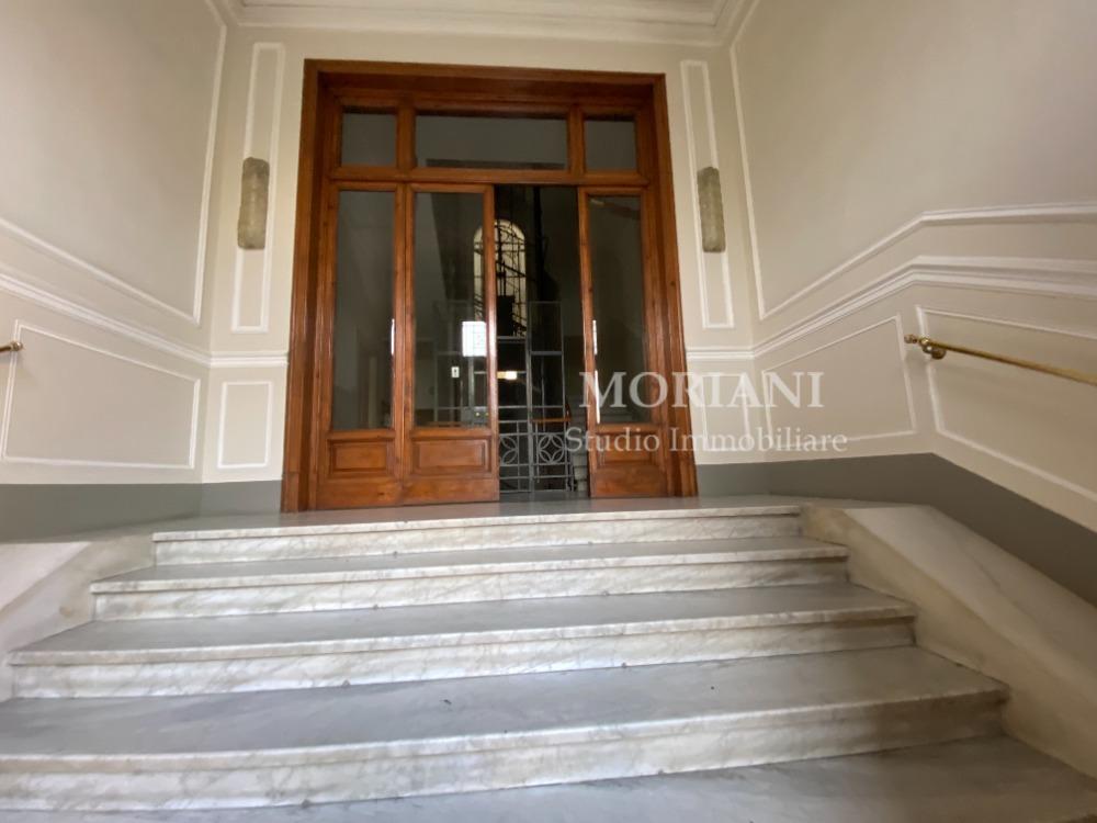 PIAZZA DELLA VITTORIA - INGRESSO PALAZZO