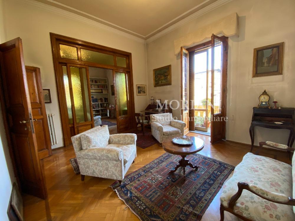 PIAZZA DELLA VITTORIA - SOGGIORNO CON BALCONE
