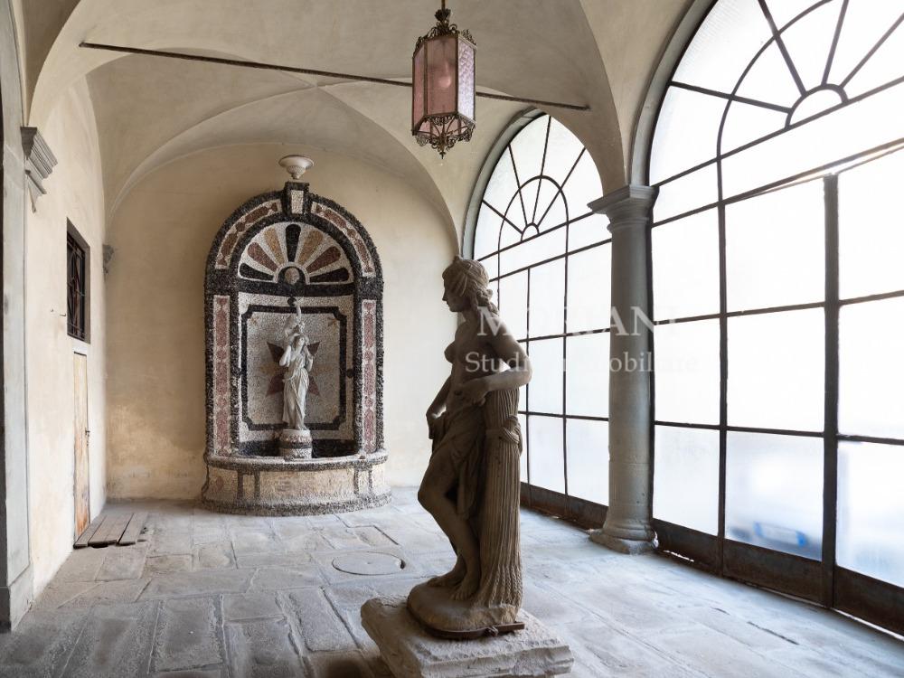 SANTA CROCE pressi - Ingresso Palazzo