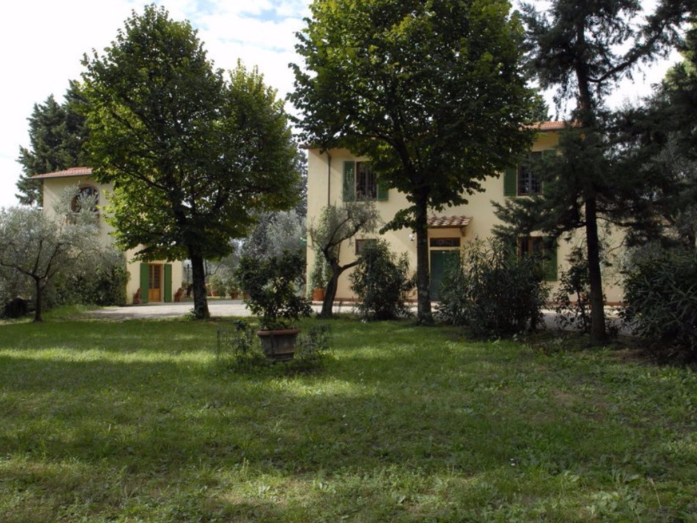 VILLA E FIENILE - VILLA E FIENILE