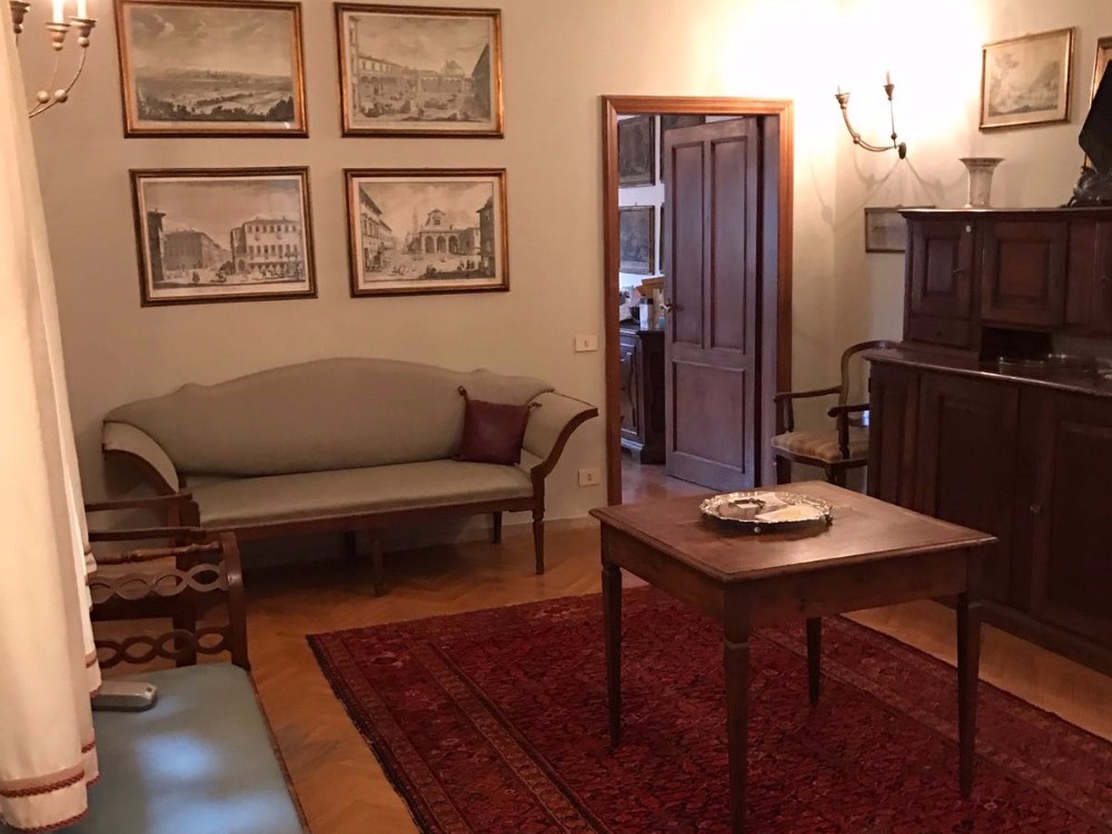 Piazza Poggi - Ingresso principale