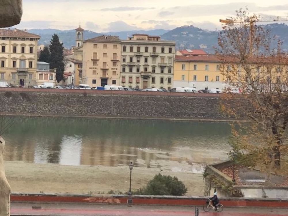 Piazza Poggi - Vista Lungarni