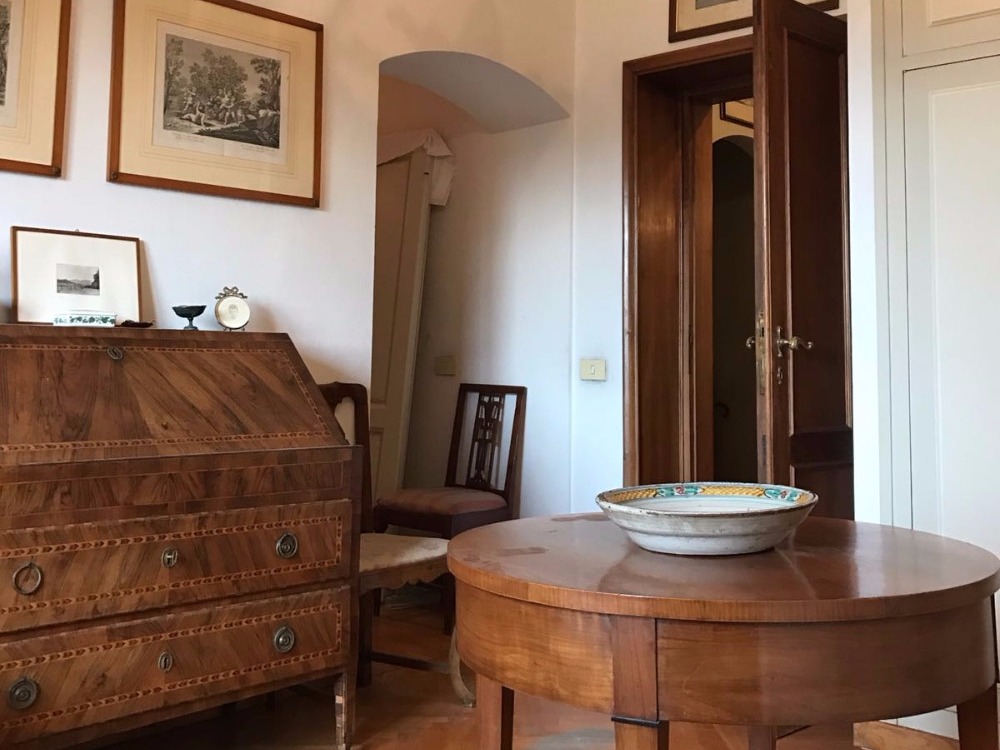 Piazza Poggi - Studio/stanza armadi