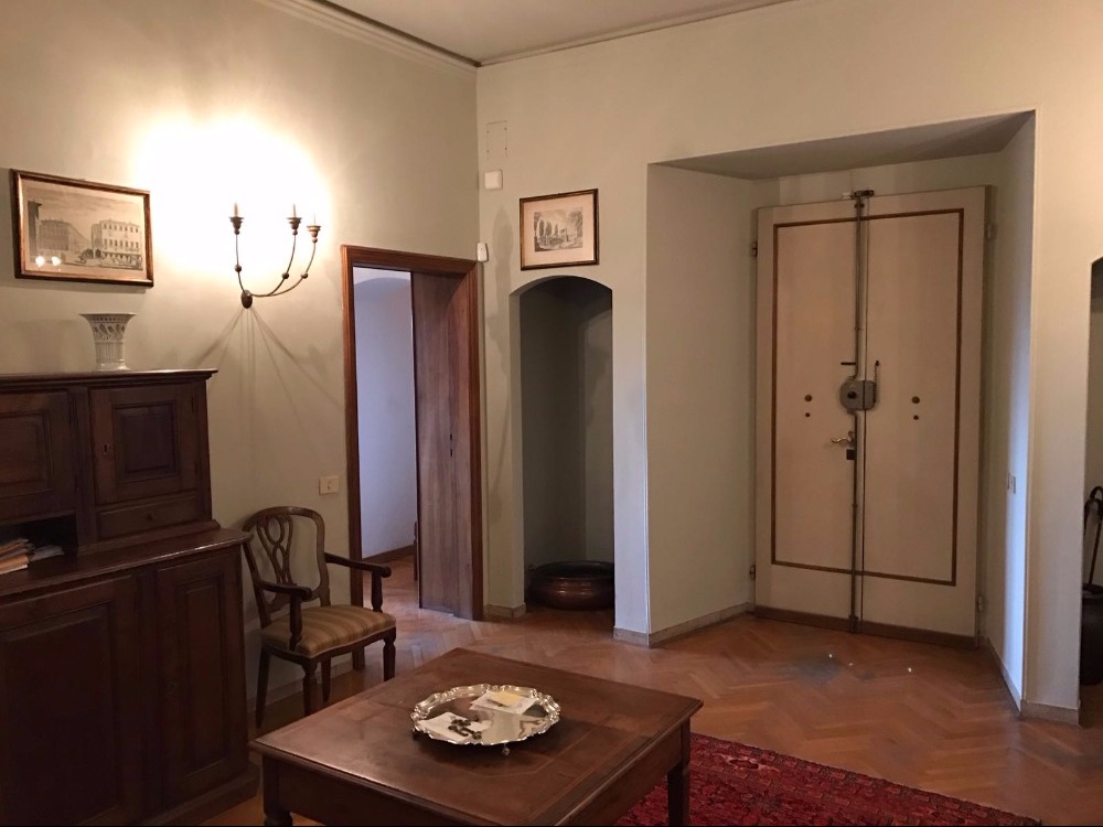Piazza Poggi - Ingresso principale